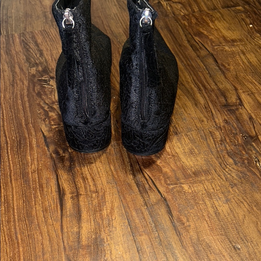 Black Velvet booties - Picture 4 of 4